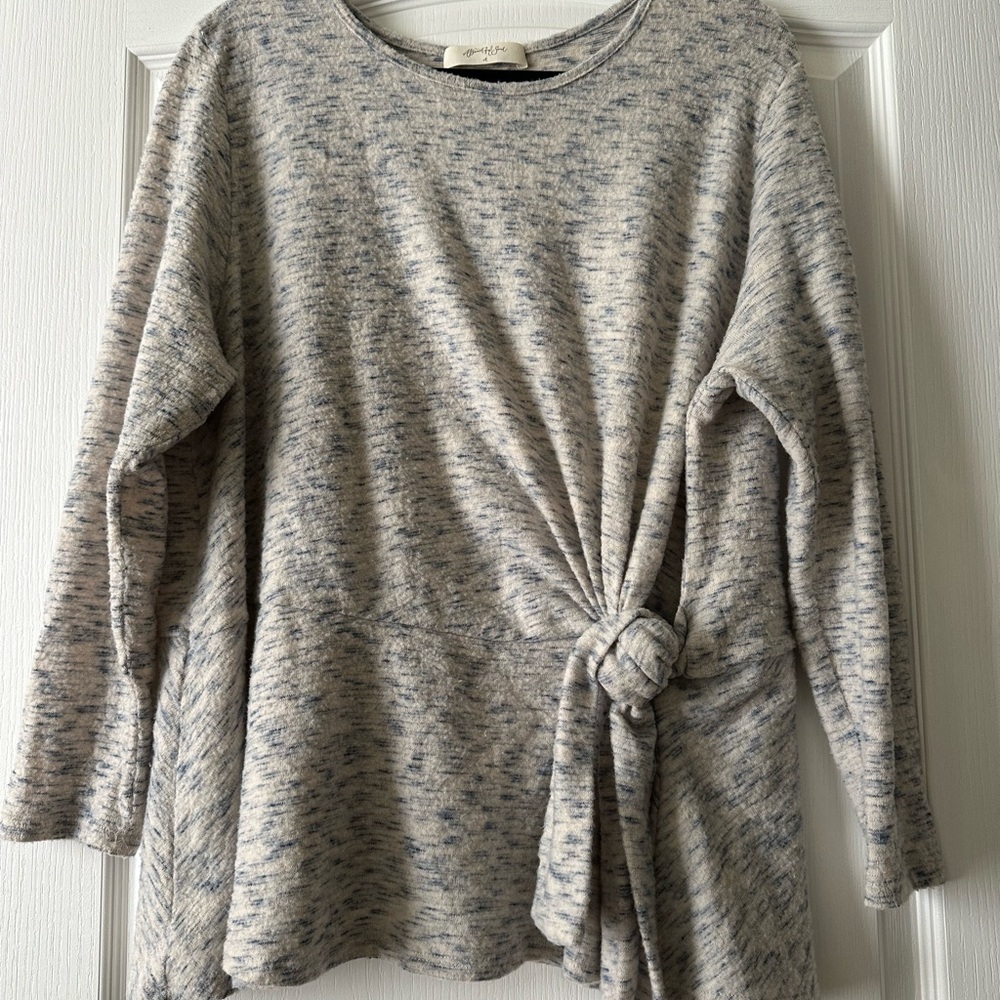 ARULA Cream and Blue Tie-Front Sweatshirt
